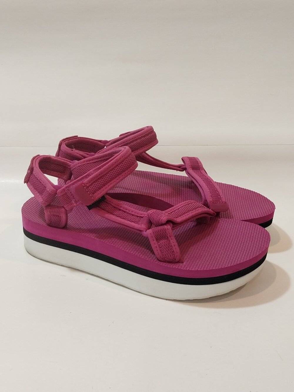 Teva Sandals Womens 9 Hot Pink Fuchsia Flatform Universal Platform Hoop Loop.